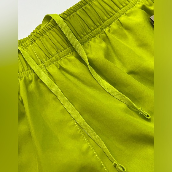 Nike Women's Dri-fit Tempo Track 3.5 Shorts in Bright Cactus Size: XS - NWT - Picture 4 of 11